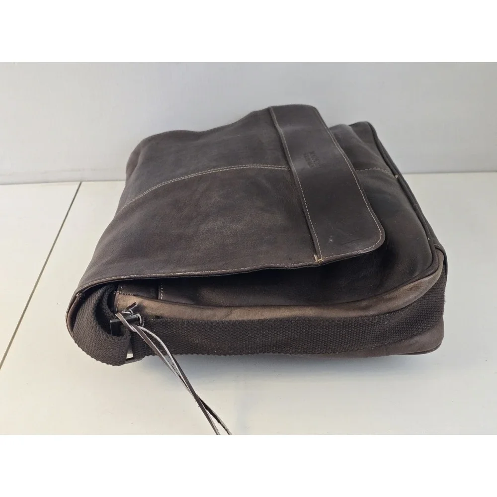 Kenneth Cole REACTION Risky Business Messenger Bag Genuine Leather NWT Vintage